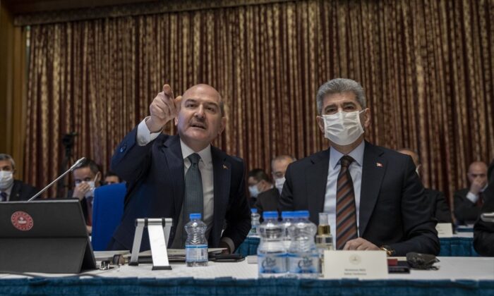 Süleyman Soylu’dan terörle mücadele sunumu yaparken gülüşen CHP’li vekillere sert tepki..