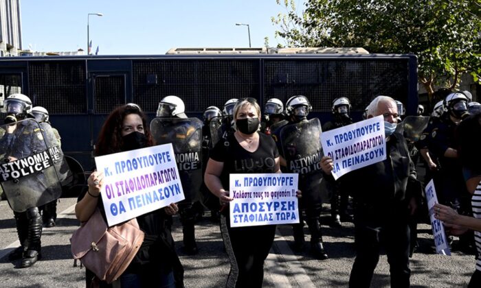 Yunanistan’da yangın ve sel mağdurlarının protestoları sürüyor!.