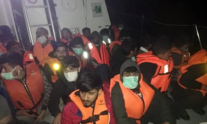 Yunan Adalarından Türk Kara Sularına geri itmeler sürüyor!.