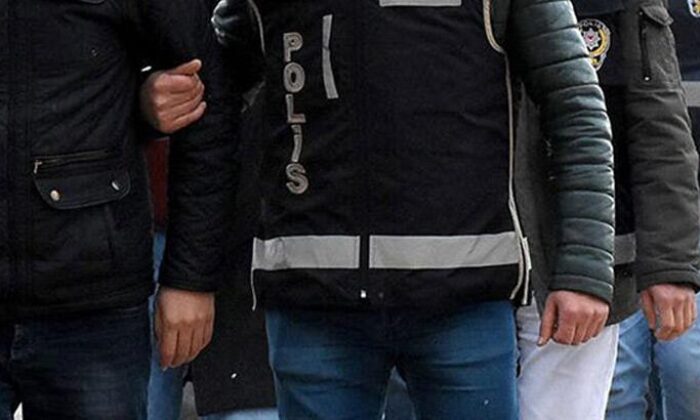 FETÖ şüphelisi eski yüzbaşı ve üsteğmen sınırda yakalandı!.