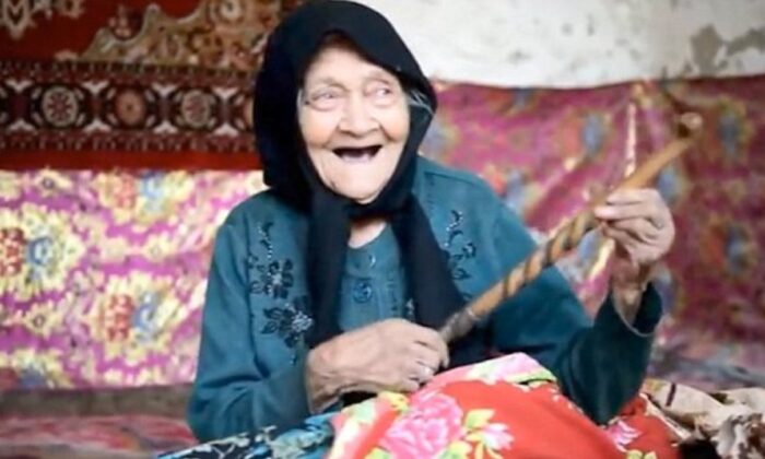 Çin’de en yaşlı Uygur Türkü Alimihan Seyiti, 135 yaşında vefat etti!.