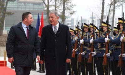 Hulusi Akar, Kosova Savunma Bakanlığı’nda askeri törenle karşılandı!.