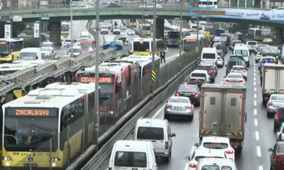 İstanbul’da arızalanan metrobüs ulaşımı aksattı!.