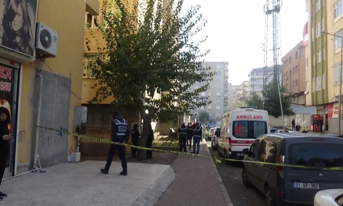 Cinnet geçiren baba, ailesini katletti!.