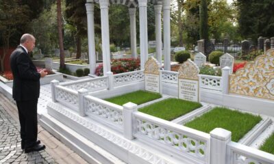 Cumhurbaşkanı Erdoğan anne ve babasının mezarını ziyaret etti!.