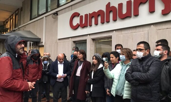 Cumhuriyet, 20 sayfa olan gazetesini 14 sayfaya indirdi!.