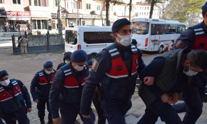 Konya’da, sosyal medya dolandırıcılarına operasyon…