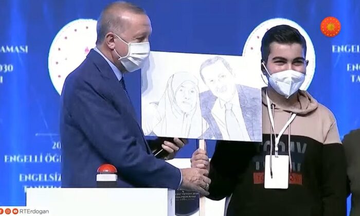 Cumhurbaşkanı Erdoğan’a, Atama Töreni’nde anlamlı hediye..