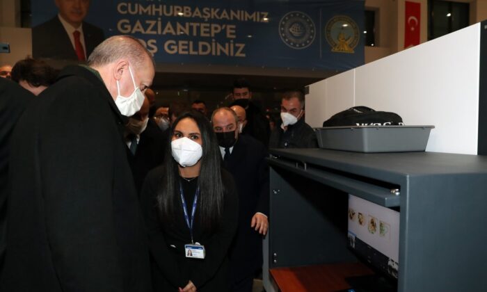 Cumhurbaşkanı Erdoğan, yerli X-ray cihazını Gaziantep’te inceledi!.