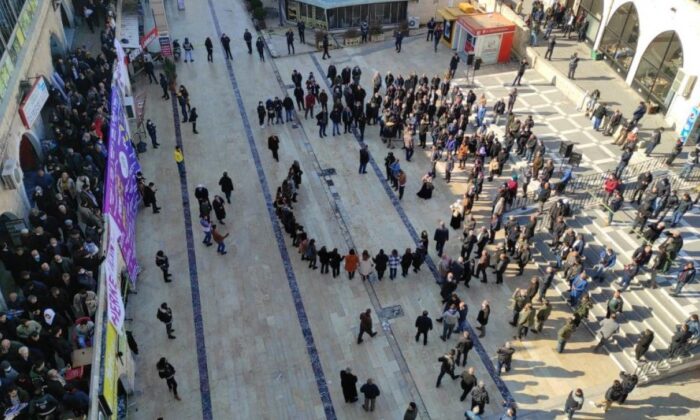 HDP, Şanlıurfa’da neredeyse boş meydanda miting yaptı!.