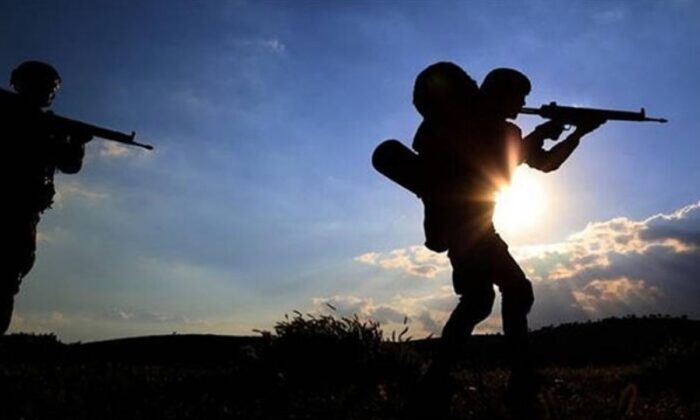 Terör örgütünde çözülme! 1’i gri kategoride olmak üzere 4 terörist teslim oldu!.