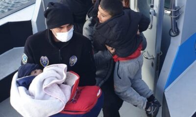 İzmir’de donmak üzere olan mültecileri deniz polisi kurtardı!.