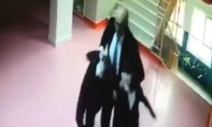 Kadıköy’de ilkokul müdürü, öğrencileri darp etti!.