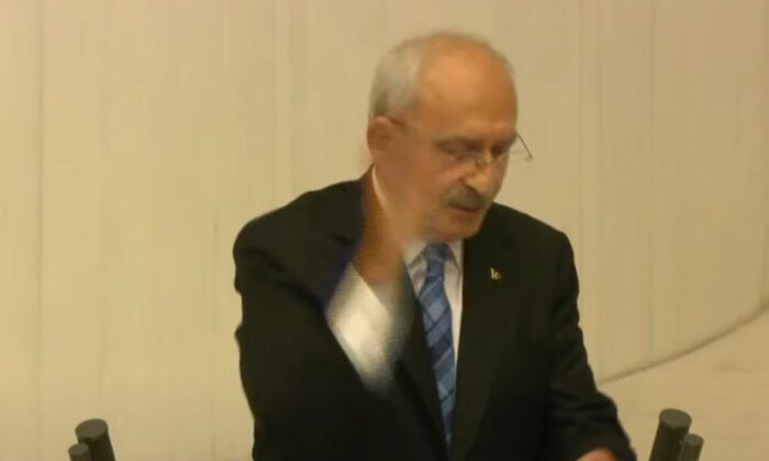 Kemal Kılıçdaroğlu’nun el hareketi Meclis’i karıştırdı!.
