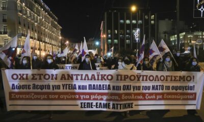 Yunanistan ayakta! Halk parlamento kapılarına dayandı!.