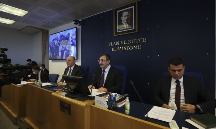 Bütçe Komisyonu’nda ülke büyüyor kavgası..