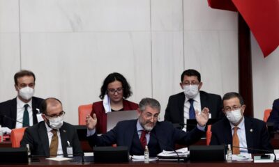 Nureddin Nebati’yle Özgür Özel arasında ekonomi eğitimi tartışması..