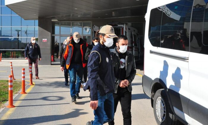 Manisa merkezli 4 ilde terör operasyonu! 9 gözaltı..