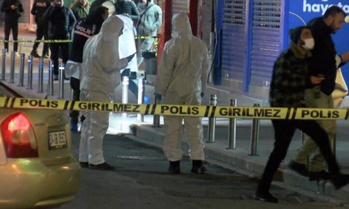 AK Parti binası önüne bırakılan koliden, zaman ayarlı bomba çıktı!.