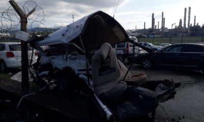 İzmir’de feci kaza! Otomobil ikiye bölündü!.