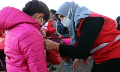 Türk Kızılay Ağrı’daki 800 çocuğa bot ve mont dağıttı!.