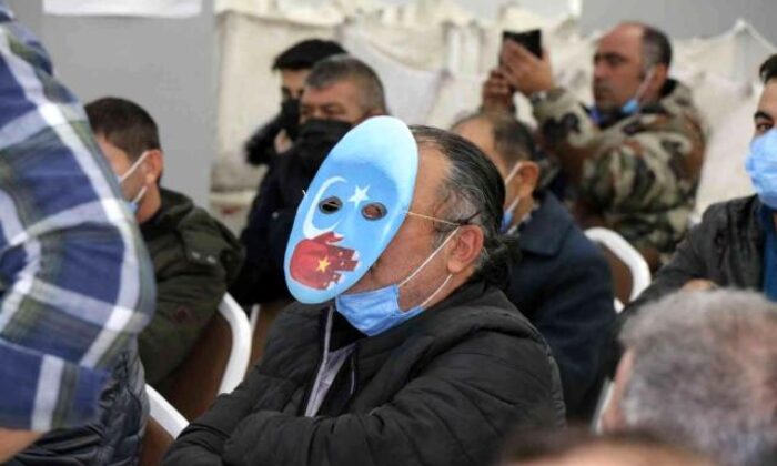 Yozgat’ta Doğu Perinçek’e maskeli protesto..