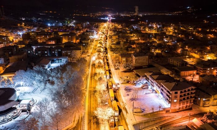 Bolu Tüneli kapandı 17 KM’lik araç kuyruğu Düzce’ye kadar uzadı!.