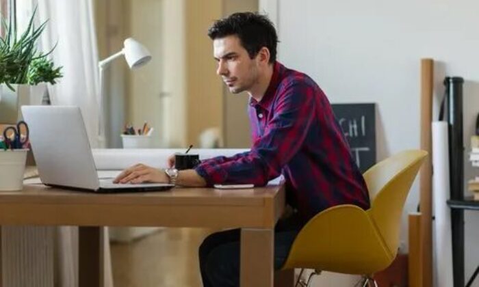 Şirketlerden Omicron ayarı!. Bir çok sektör çalışanı işlerini evlerinden yürütecek!.