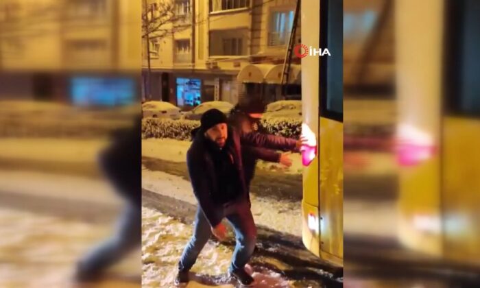 İstanbul’da ulaşım rezaleti!. Tuzlanmayan yollarda otobüsler yollarda kaldı vatandaş perişan oldu!.