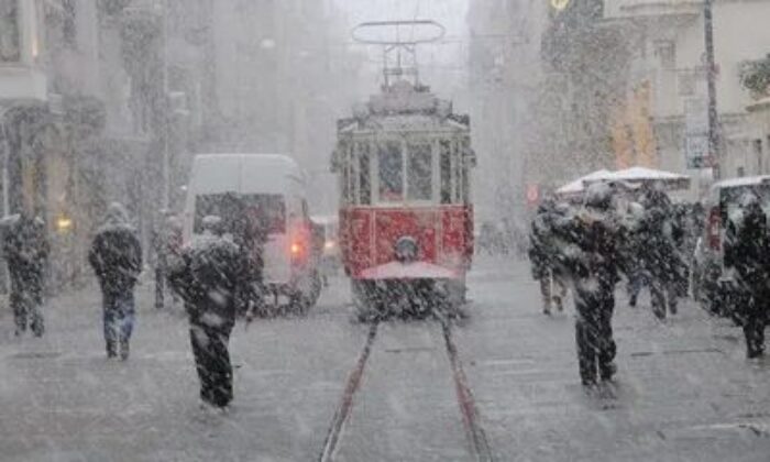 İstanbul’da kar alarmı!. AKOM’un ardından Meteoroloji’de üst üste uyarılar yaptı!.