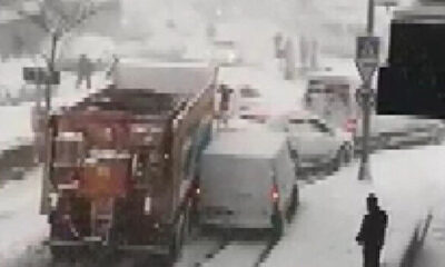 İşbilmez Ekrem’in Karla Mücadele Aracı yolda kalan araçları biçti!.