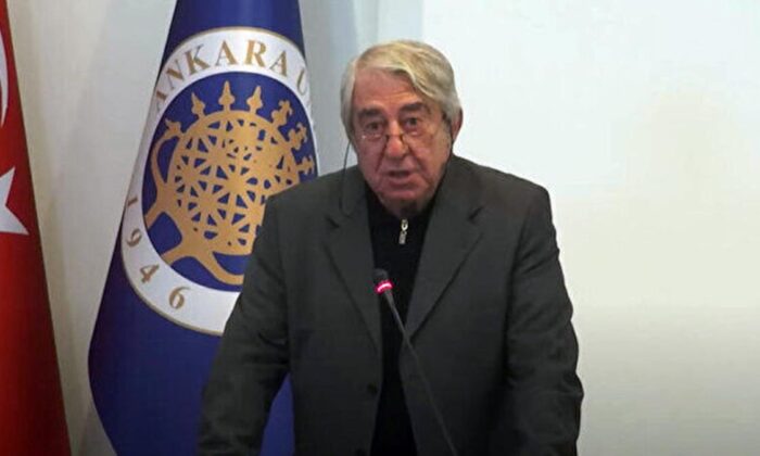 Ankara Üniversitesi’nde kız öğrencisine “Neden Başörtüsü Takıyorsun” diyen öğretim görevlisi kıçına tekmeyi yedi!.