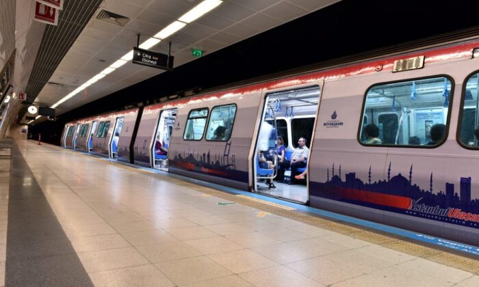 Yoğun kar yağışı nedeni ile metro seferleri 02:00’ye kadar uzatıldı!.