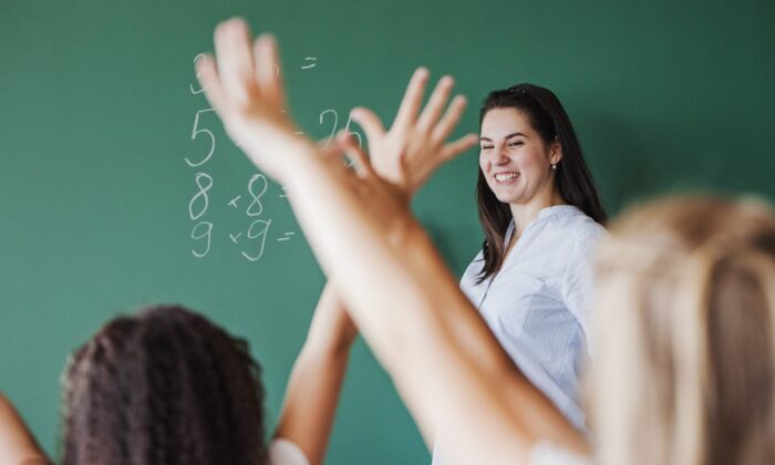 Kadrolu Öğretmen-Sözleşmeli Öğretmen farkı kalkıyor!. Artık Başöğretmen ve Uzman Öğretmen olacak!.
