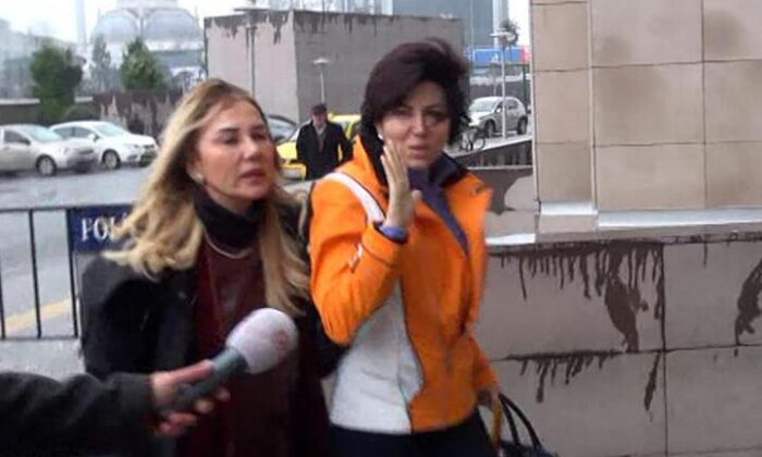 Cumhurbaşkanı Erdoğan’a hakaretten gözaltına alınan Sedef Kabaş adliyeye sevk edildi!.