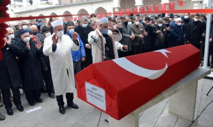 Akçakale şehidimizin cenaze namazını ağabeyi kıldırdı!.