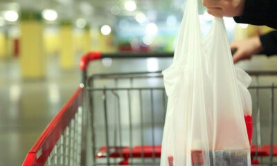 Zincir marketlere bez ve kağıt poşet zorunluluğu geldi!.