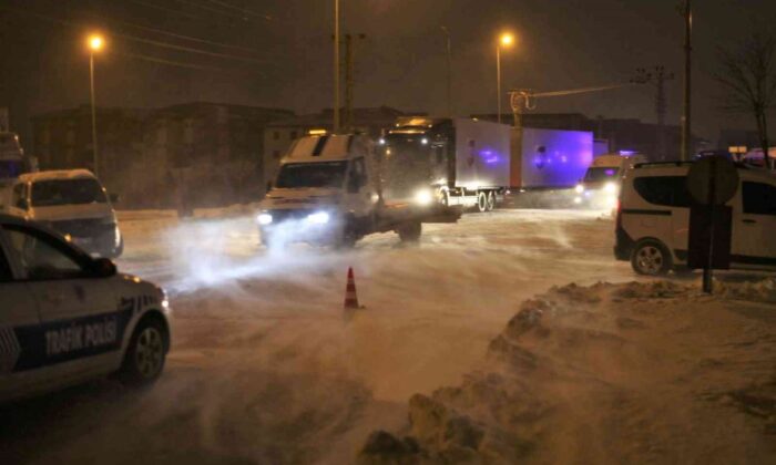 Tipinin vurduğu Konya’da karayolları kapandı!.