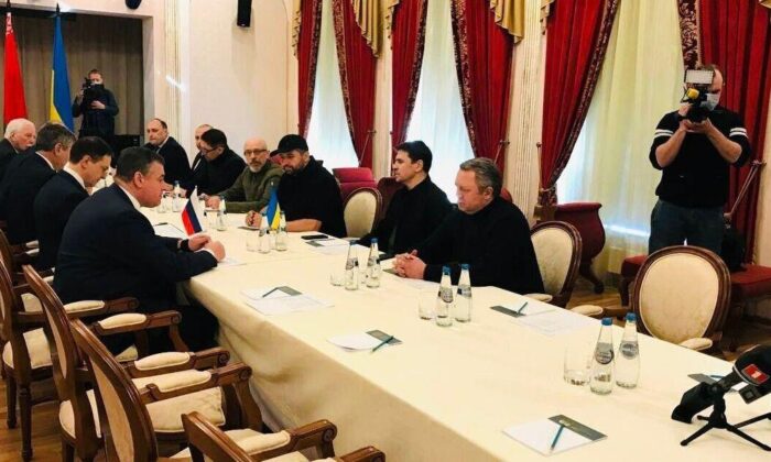 Ukrayna-Rusya müzakeresinden ilk açıklama: Topraklarımızdan Derhal Çekilin!.