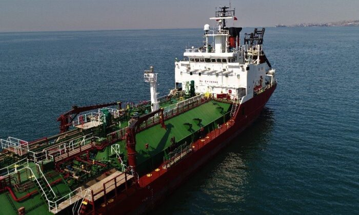 Binlerce ton ayçiçek yağı yüklü Türk gemileri yola çıktı..