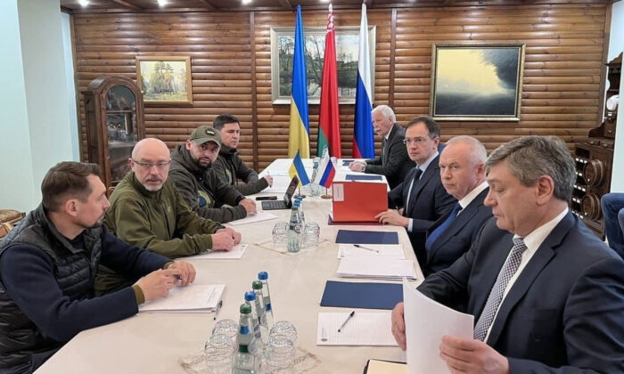 Rusya-Ukrayna arasındaki 4 saatlik görüşme sona erdi!.