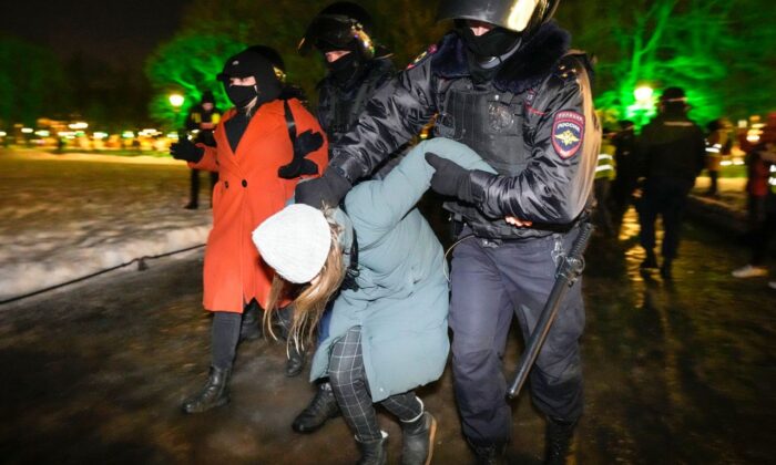 Rusya’daki savaş karşıtı eylemlerde 7 bin 500 gözaltı!.