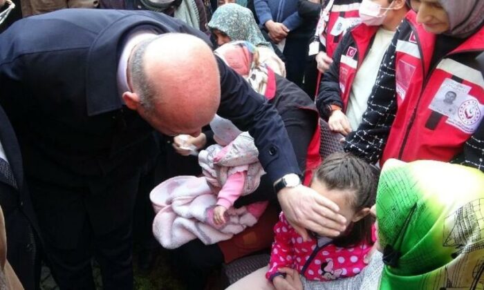 Süleyman Soylu şehit kızını böyle teselli etti!.