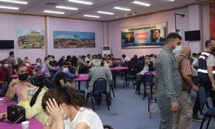 İzmir’de çok sayıda kumarhaneye eş zamanlı operasyon..