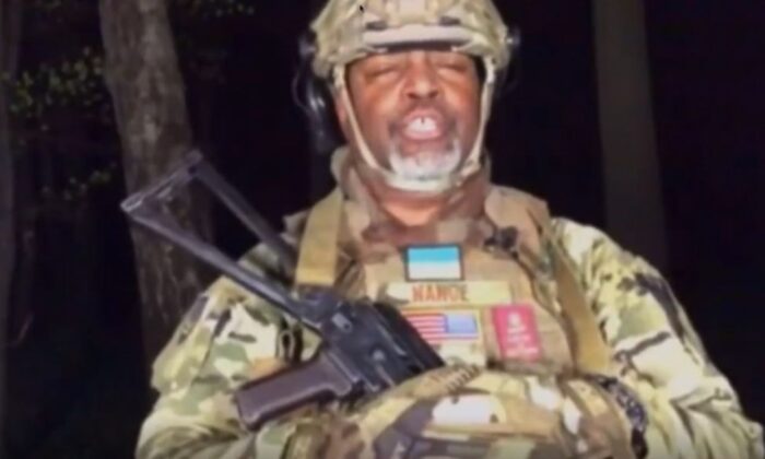 ABD’li ünlü televizyoncu Ukrayna birliklerine katıldı!.