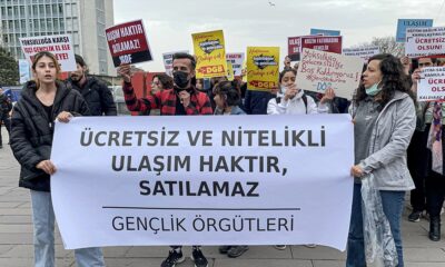 Üniversite öğrencileri İBB önünde ulaşım zammını protesto etti!.