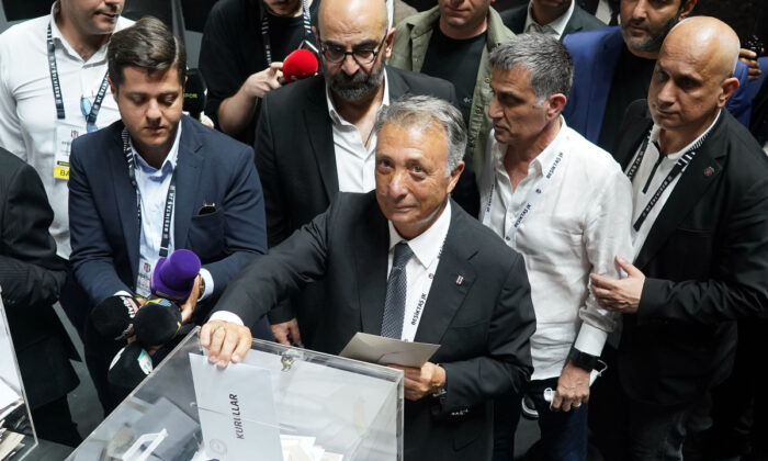 Beşiktaş’ta Ahmet Nur Çebi yeniden başkan seçildi!.