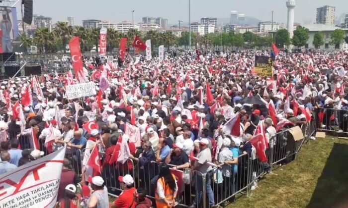Emeklikte yaşa takılan vatandaşlar Maltepe’de miting düzenledi!.