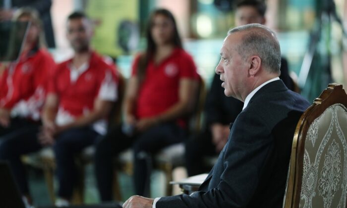 Cumhurbaşkanı Erdoğan’dan sigara ve alkolde vergi değerlendirmesi..