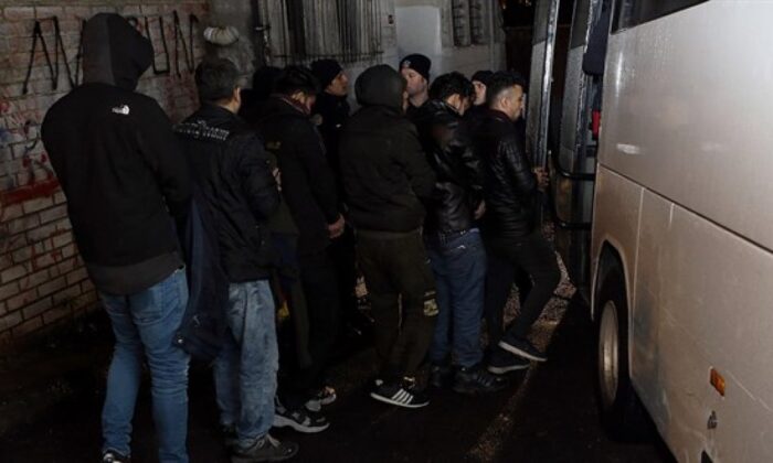 İstanbul’da 449 göçmen daha yakalandı!.